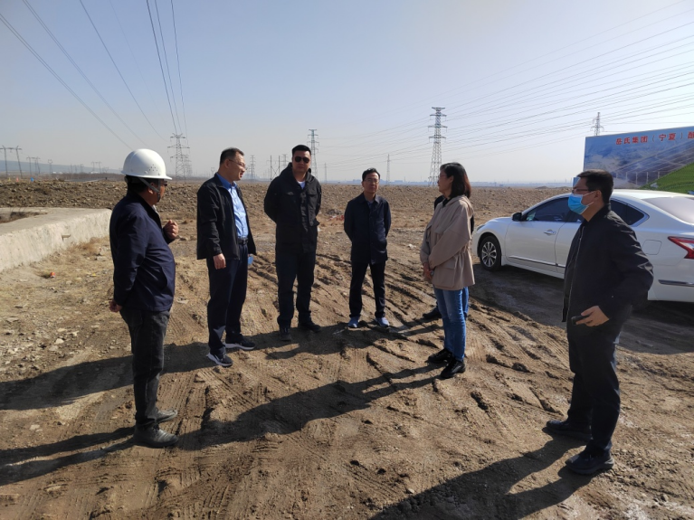 石嘴山市科技局黨組書(shū)記、局長(zhǎng)周福禎，惠農(nóng)區(qū)委常委、組織部部長(zhǎng)杜春紅到興康恒潤(rùn)調(diào)研